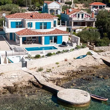 Azzurro Vela Luka